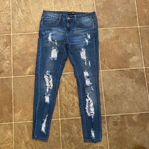 Low rise skinny jeans; distressed